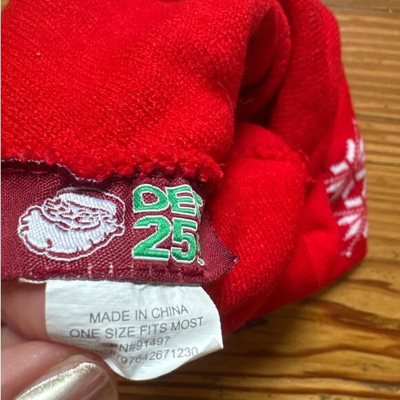 Merry Christmas filthy animal Home Alone red white pom knit beanie winter hat - Picture 3 of 4